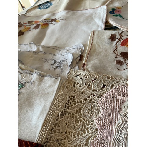 264 - A quantity of vintage accessories and linen, to include a quantity of embroidered and laced table ma... 