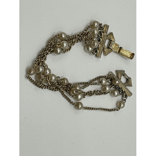 50 - A collection of unmarked white and yellow metal jewellery items to include a pearl set crucifix , ro... 