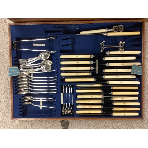 8 - A 12 person canteen of silver plated cutlery together with other boxed silver plated items.