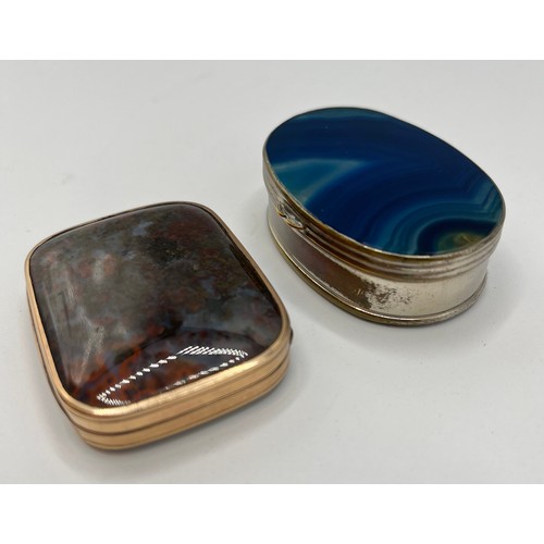 81 - An unmarked yellow metal snuff set with hardstone panels together with a similar oval unmarked white... 