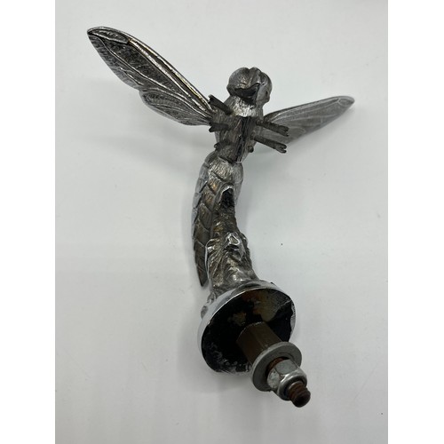 95 - A white metal car mascot in the form of a Hornet together with a white metal duck head novelty bottl... 