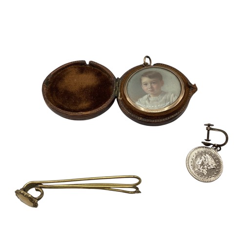 96 - A leather hunting case containing a silver topped flask and white metal sandwich tin together with a... 