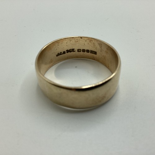 22 - A 9ct gold gentleman's wedding band. Size Y. 7.00g.