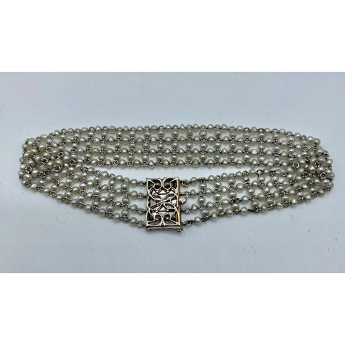 103 - A 15ct gold and platinum belt bracelet. 19cm. 13.6g.