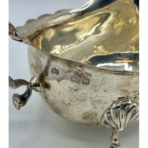 121 - Av sterling silver gravy boat by Elkington & Co Birmingham 1936. 160g.