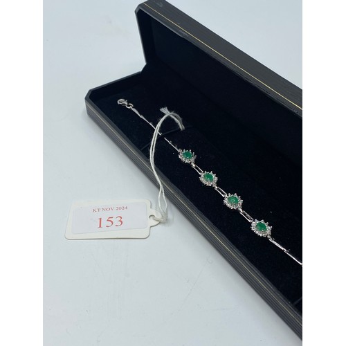 153 - A silver and emerald bracelet set with four oval free cut emeralds/ 7.7g. 18cm