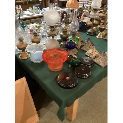 187 - A quantity of early C20th and later oil lamps, stands, resevoirs, modern glass shades, etc, see all ... 