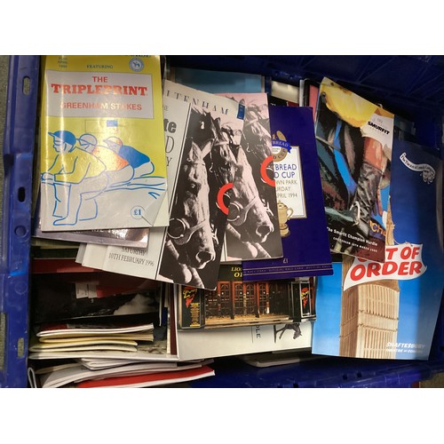 181 - A quantity of various horse racing racecards and Sporting programs etc see images