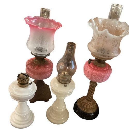 186 - A quantity of early C20th and later oil lamps, stands, resevoirs etc, see all images. All sold as se... 