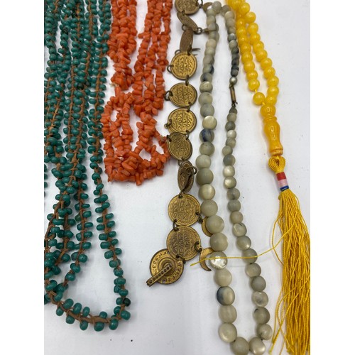 163 - A quantity of costume jewellery and beads