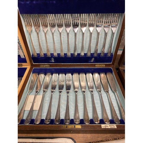 160 - A quantity of cased flatware, approx 8, various makers, to include Walker & Hall Sheffield, Mappin &... 