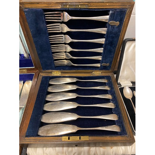 160 - A quantity of cased flatware, approx 8, various makers, to include Walker & Hall Sheffield, Mappin &... 