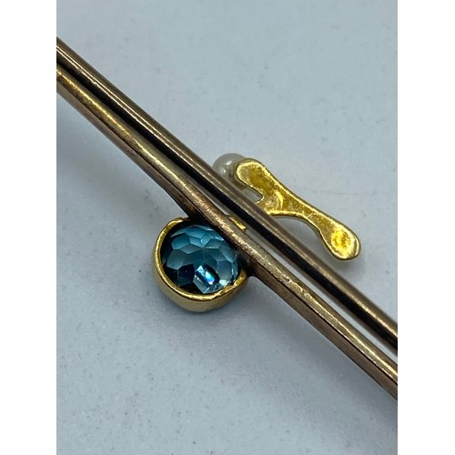 169 - An unmarked yellow metal aquamarine set bar brooch together with a pearl set pin brooch. 3.3g.