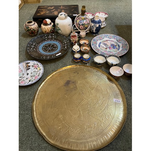 213 - A mixed collection of items to include a cloisonné style charger, two Derby style bowls, Japanese an... 