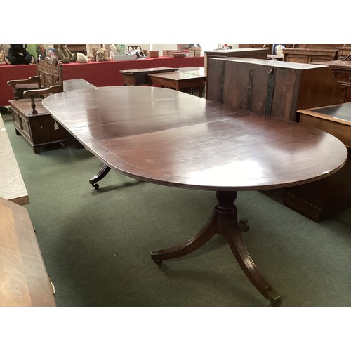 534 - A Georgian  mahogany twin pedestal D end dining table with central leaf, 257cm overall approx. In ne... 