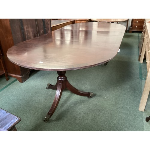 534 - A Georgian  mahogany twin pedestal D end dining table with central leaf, 257cm overall approx. In ne... 