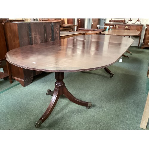 534 - A Georgian  mahogany twin pedestal D end dining table with central leaf, 257cm overall approx. In ne... 