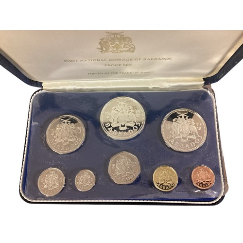 15 - A large collection of boxed Franklin Mint commemorative World coinage to include Cayman Island , Sie... 