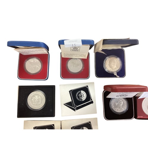 15 - A large collection of boxed Franklin Mint commemorative World coinage to include Cayman Island , Sie... 