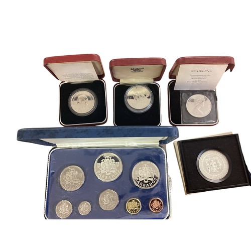 15 - A large collection of boxed Franklin Mint commemorative World coinage to include Cayman Island , Sie... 