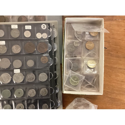 17 - A collection of World and UK coinage.