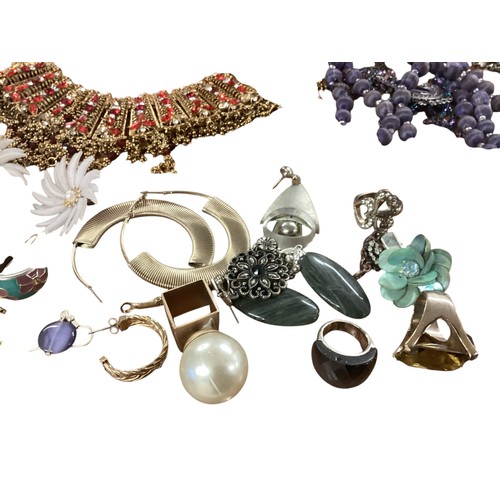 22 - A large collection of costume and high street jewellery (quantity)