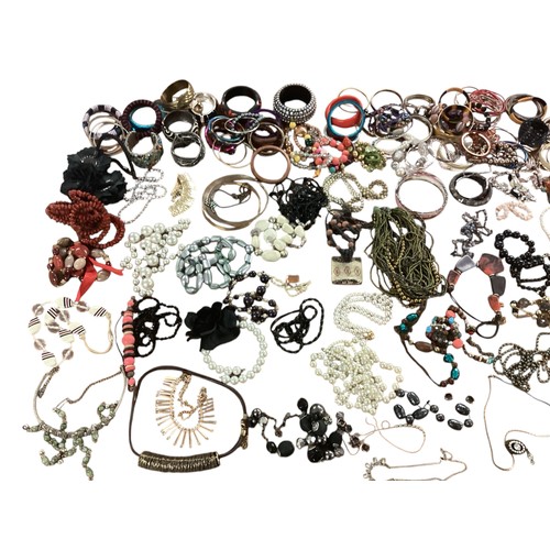 20 - A large collection of costume and high street jewellery (Quantity)