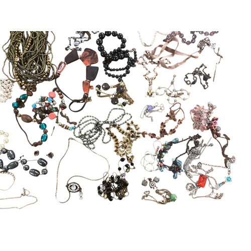 20 - A large collection of costume and high street jewellery (Quantity)