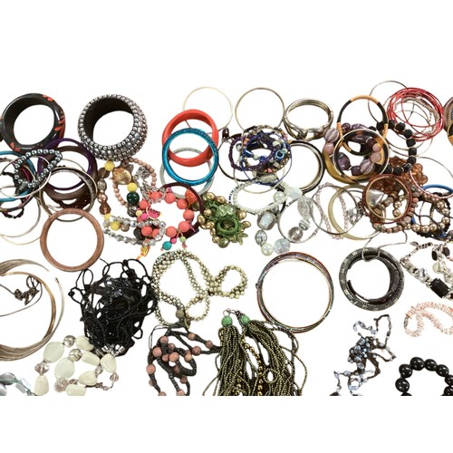 20 - A large collection of costume and high street jewellery (Quantity)