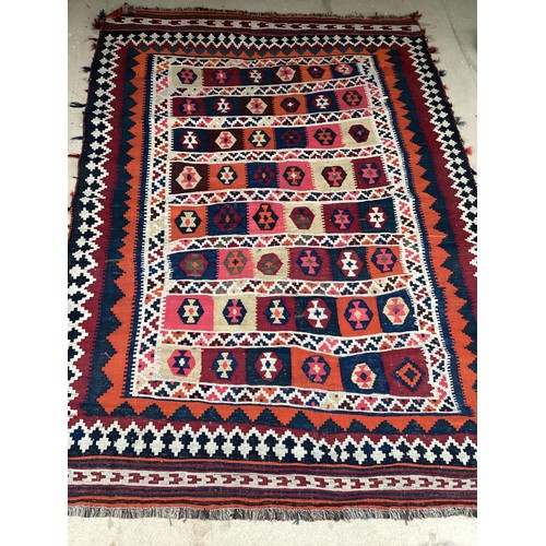 375 - A Kelim rug, see photos for details, 148 cm x 216 cm. Condition fair.