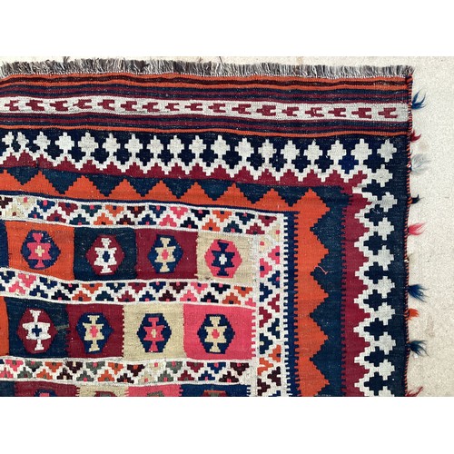 375 - A Kelim rug, see photos for details, 148 cm x 216 cm. Condition fair.