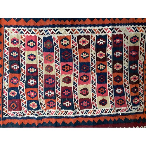 375 - A Kelim rug, see photos for details, 148 cm x 216 cm. Condition fair.