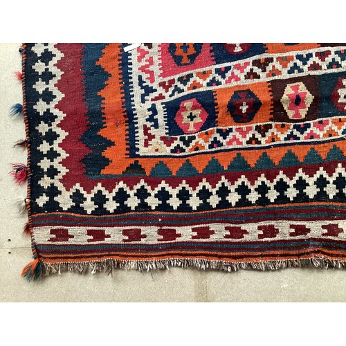 375 - A Kelim rug, see photos for details, 148 cm x 216 cm. Condition fair.