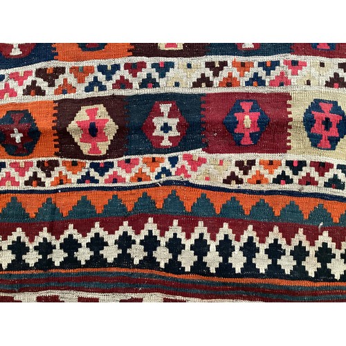 375 - A Kelim rug, see photos for details, 148 cm x 216 cm. Condition fair.