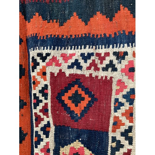 375 - A Kelim rug, see photos for details, 148 cm x 216 cm. Condition fair.