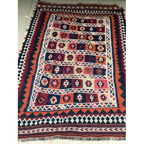 375 - A Kelim rug, see photos for details, 148 cm x 216 cm. Condition fair.