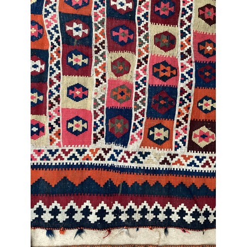 375 - A Kelim rug, see photos for details, 148 cm x 216 cm. Condition fair.