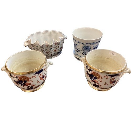 103 - A quantity of china to include a pair of Coalport Cachepots, decorated in the Imari palette with gil... 