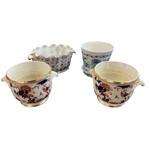 103 - A quantity of china to include a pair of Coalport Cachepots, decorated in the Imari palette with gil... 