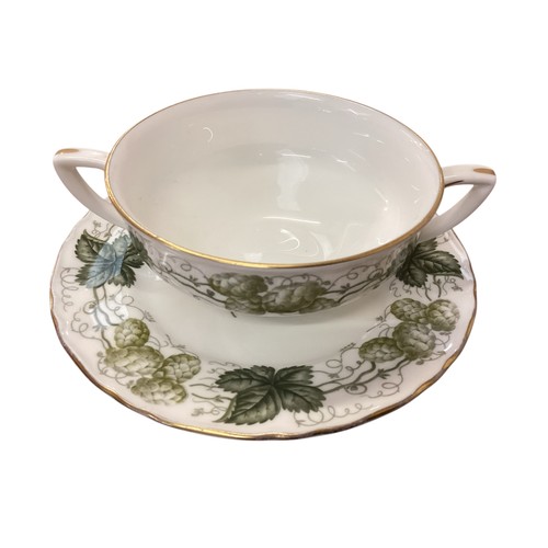 107 - A quantity of china to include: the Royal Worcester Hop, green leaf design part dinner/coffee/ tea s... 