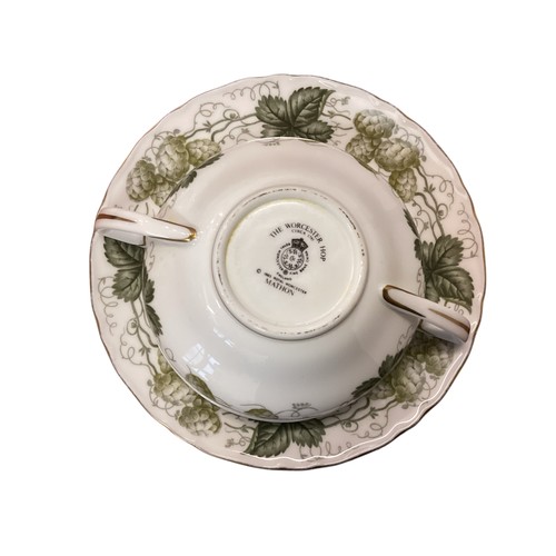 107 - A quantity of china to include: the Royal Worcester Hop, green leaf design part dinner/coffee/ tea s... 