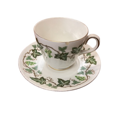 107 - A quantity of china to include: the Royal Worcester Hop, green leaf design part dinner/coffee/ tea s... 