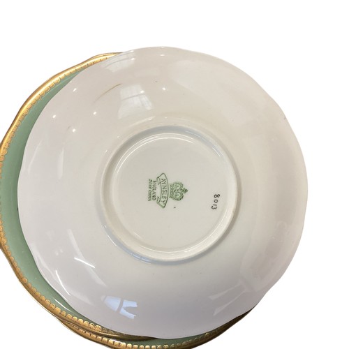 107 - A quantity of china to include: the Royal Worcester Hop, green leaf design part dinner/coffee/ tea s... 