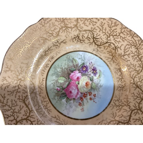 107 - A quantity of china to include: the Royal Worcester Hop, green leaf design part dinner/coffee/ tea s... 