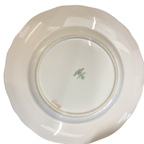 107 - A quantity of china to include: the Royal Worcester Hop, green leaf design part dinner/coffee/ tea s... 