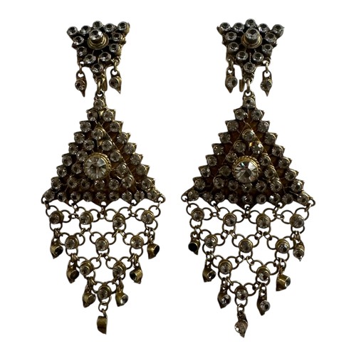 47 - A pair of costume jewellery chandelier earrings, with screw clip backs