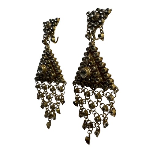 47 - A pair of costume jewellery chandelier earrings, with screw clip backs