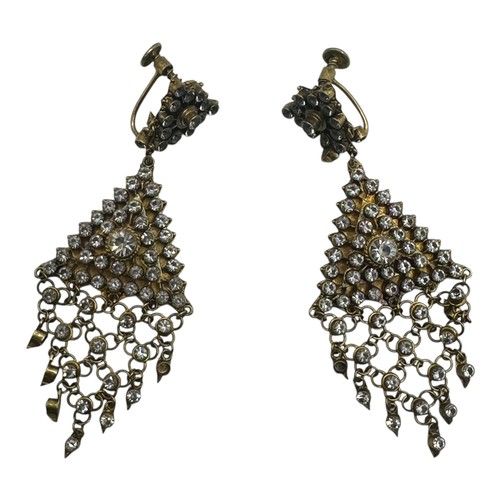 47 - A pair of costume jewellery chandelier earrings, with screw clip backs