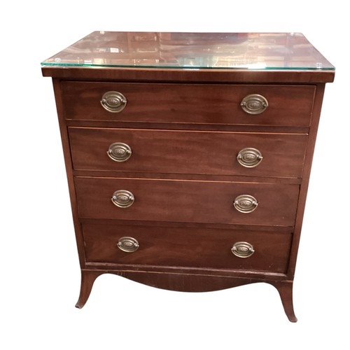 585 - Small chest of drawers, 65cm w x 46cm d x 72cm h