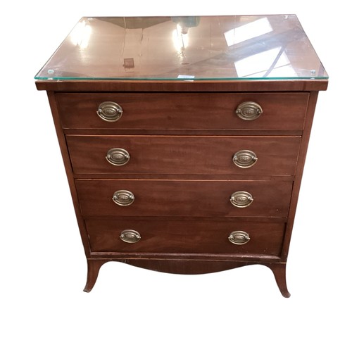 585 - Small chest of drawers, 65cm w x 46cm d x 72cm h